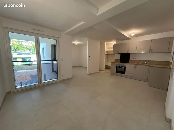 Appartement 2 pièces Parking / cuisine équipée