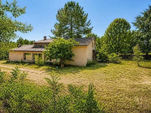 Maison en pierres de 6 pièces de 195 m² à Lablachère