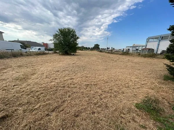 YZEURE QUARTIER PRISE - TERRAIN A BATIR DE 1991 M²