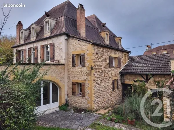 Maison 11 pièces 396 m²