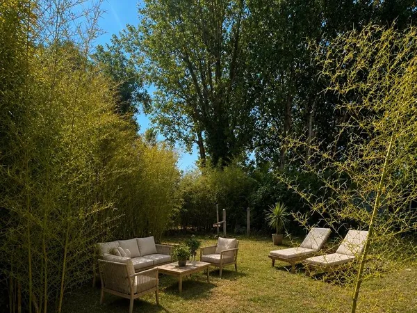 Petit T3 meublé avec jardin et terrasse - proche plage