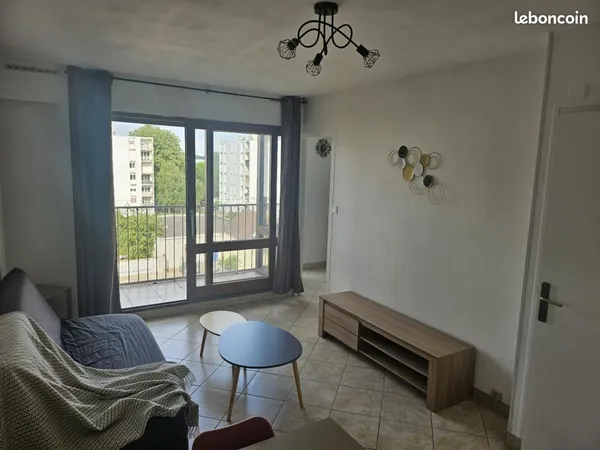 À louer - Appartement T1 lumineux proche centre-ville (Av. Major Général Georges Vanier)