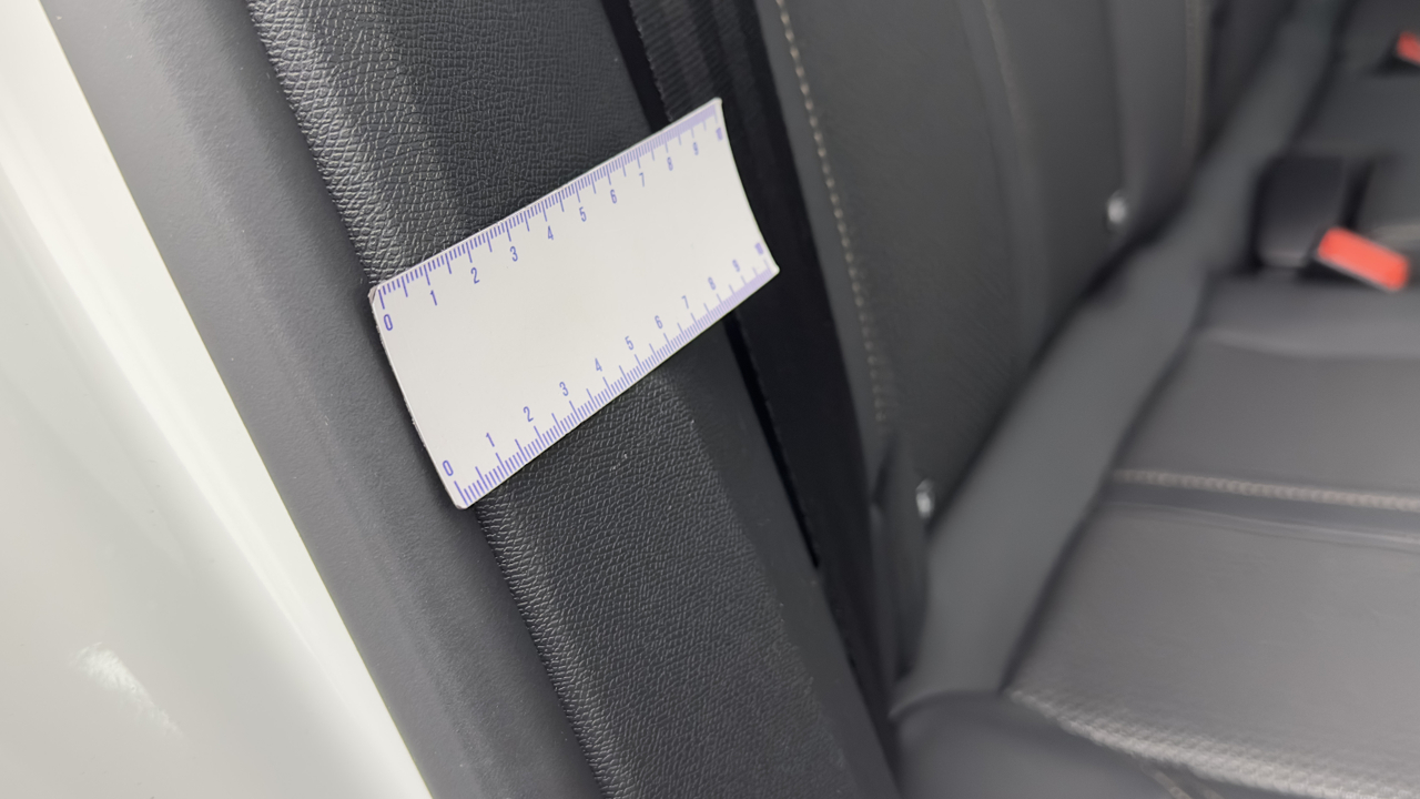 Peugeot 3008 Hybrid 225 e-EAT8 — photo 46