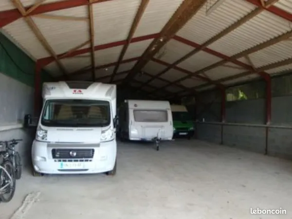Emplacement pour stockage ou hivernage campingcar caravanne batteau voilier ou logistique