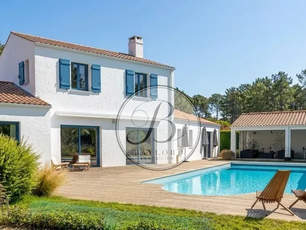 Villa 8 pièces 198 m²
