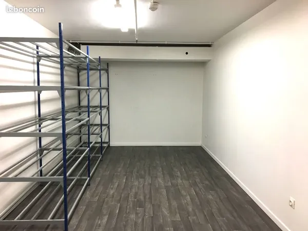 ★ Box de stockage 14 m² sécurisé H24 ★ Saint-Cloud / Boulogne ★ 470