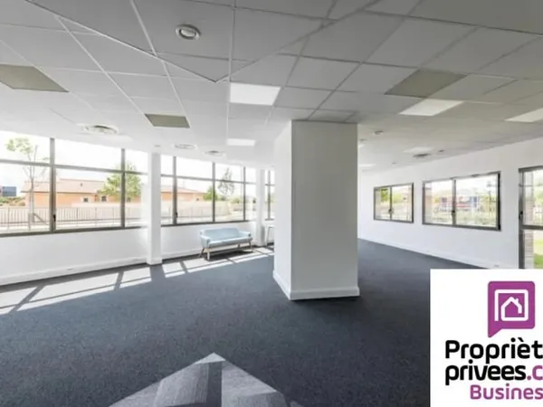 Bureau 1 pièce 146 m²