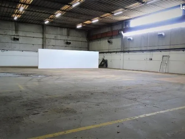 LOCAL D'ACTIVITE 690 m² SAINT MARCEL LES VALENCE