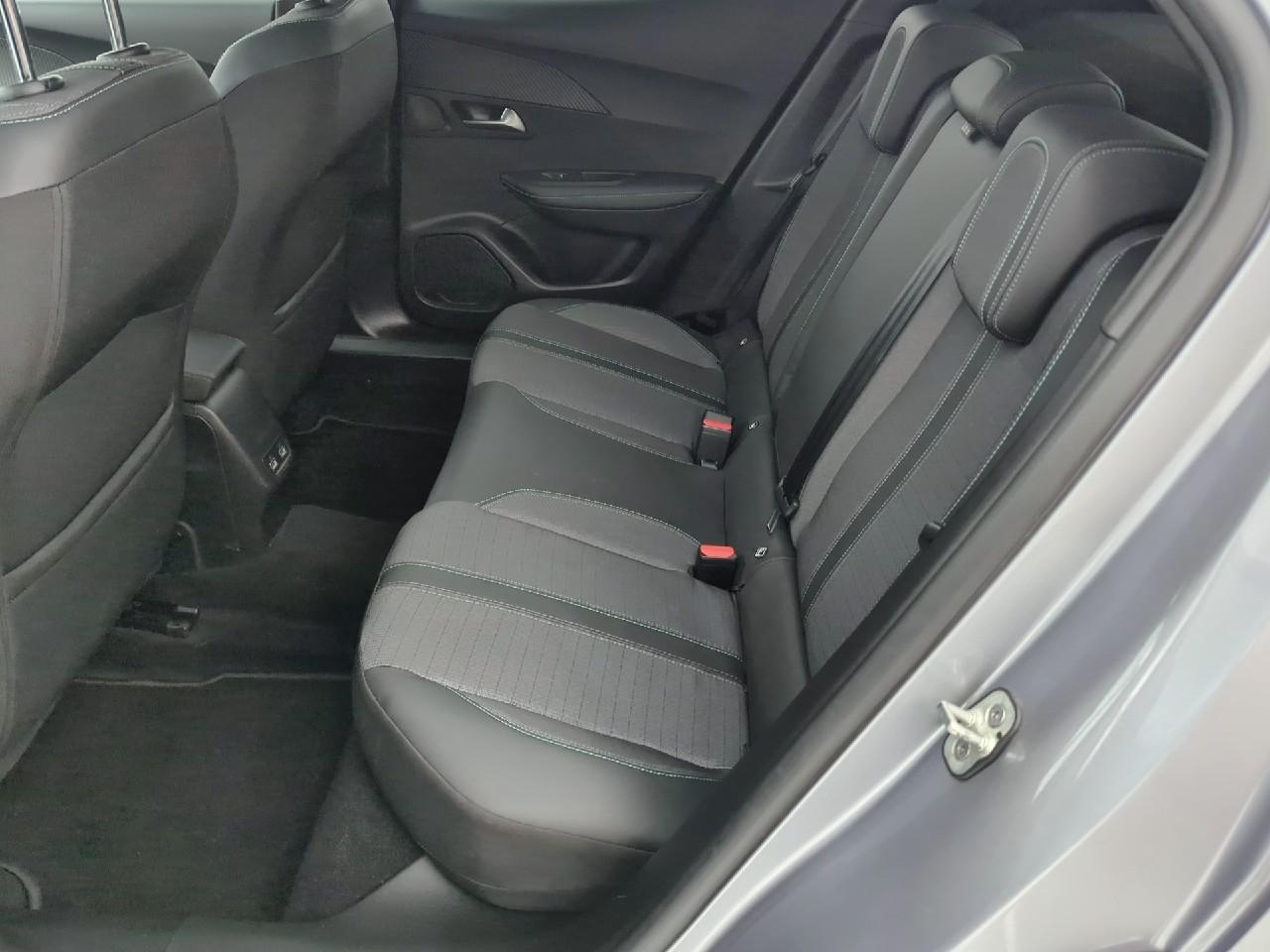 Peugeot 2008 puretech 130 s&s eat8 allure pack — photo 10