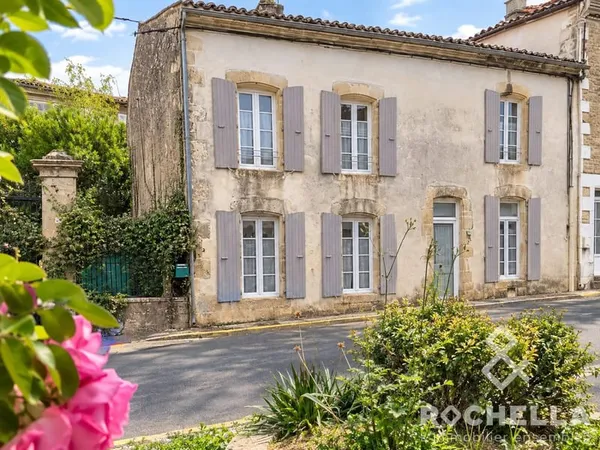 Maison de ville avec petite cour