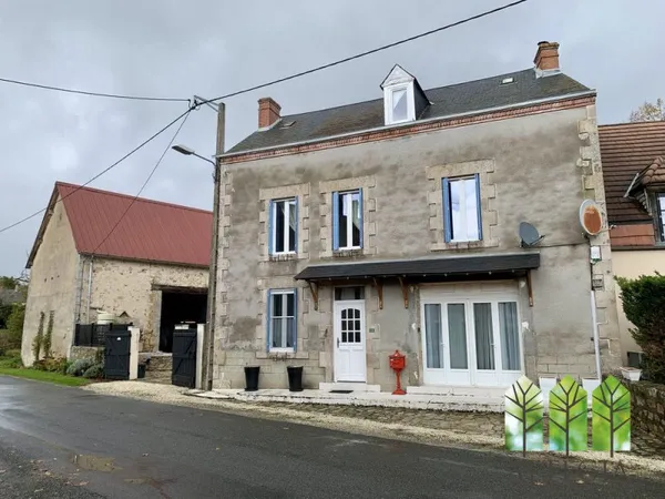 Charmante Maison de Bourg de 4 Chambres avec Grande Grange et Ja