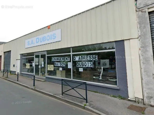 Nouveaute: local professionnel 217m2 avec parking de 270m2