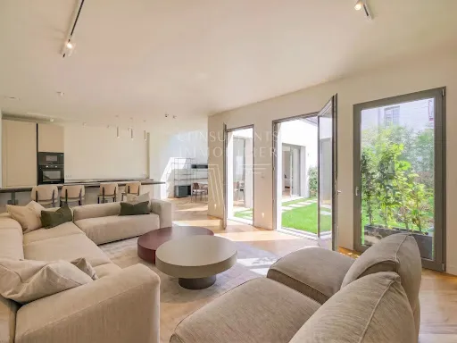 Maison 7 pièces 240 m²