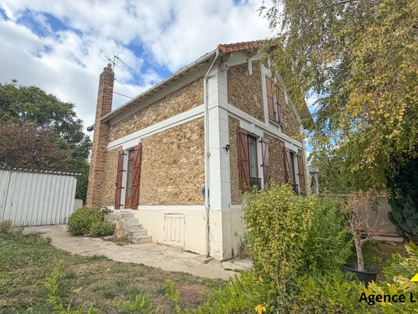 Charmant pavillon en meulière de 118 m², 4 pièces, 3 chambres, avec grand jardin