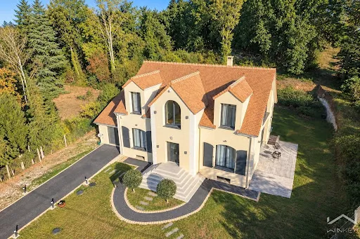 Maison 7 pièces 295 m²