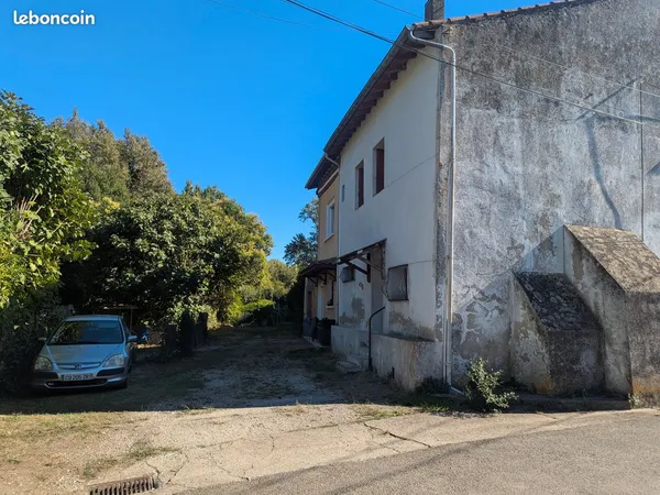 Maison village