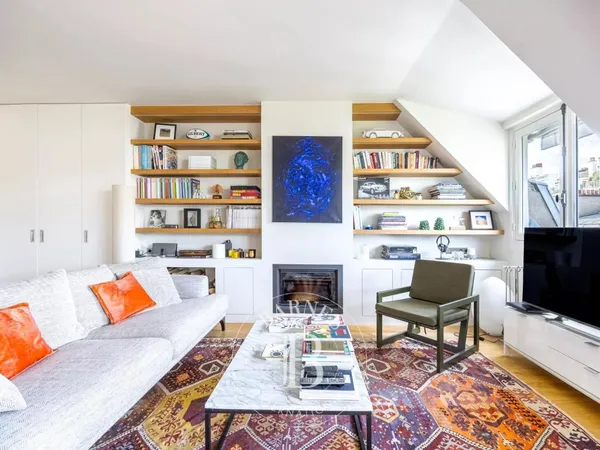 Paris 17è Etoile - Appartement rénové et climatisé au dernier étage avec terrasse - 3 chambres-