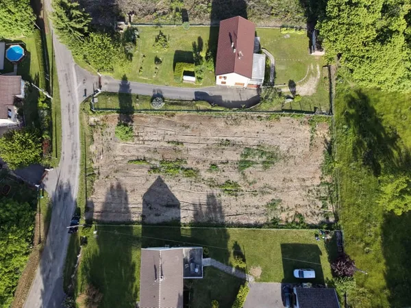 Terrain 700 m²