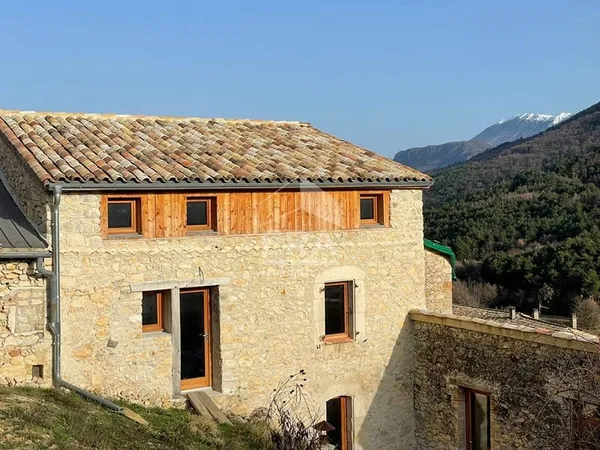 Maison à vendre dans un environnement calme à 25 minutes de SISTERON
