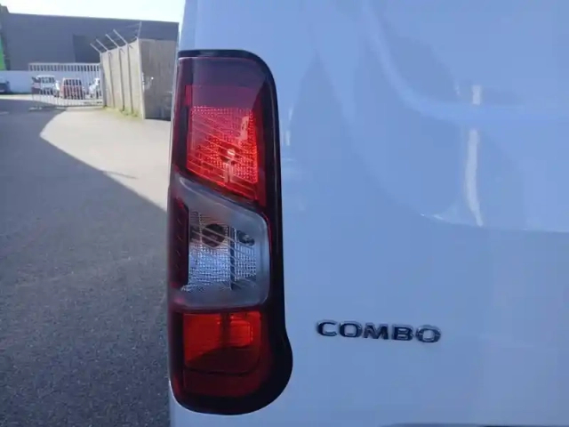 Opel Combo cargo m 650 kg bluehdi 100 s&amp;s bvm6 — photo 40