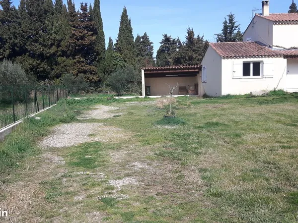 Loue maison en campagne à Grans