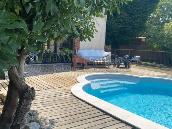 Ferrières-en-Gâtinais 100 kms au sud de Paris Belle bâtisse de caractère avec piscine
