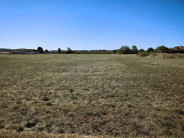 Terrain constructible 1401 m²