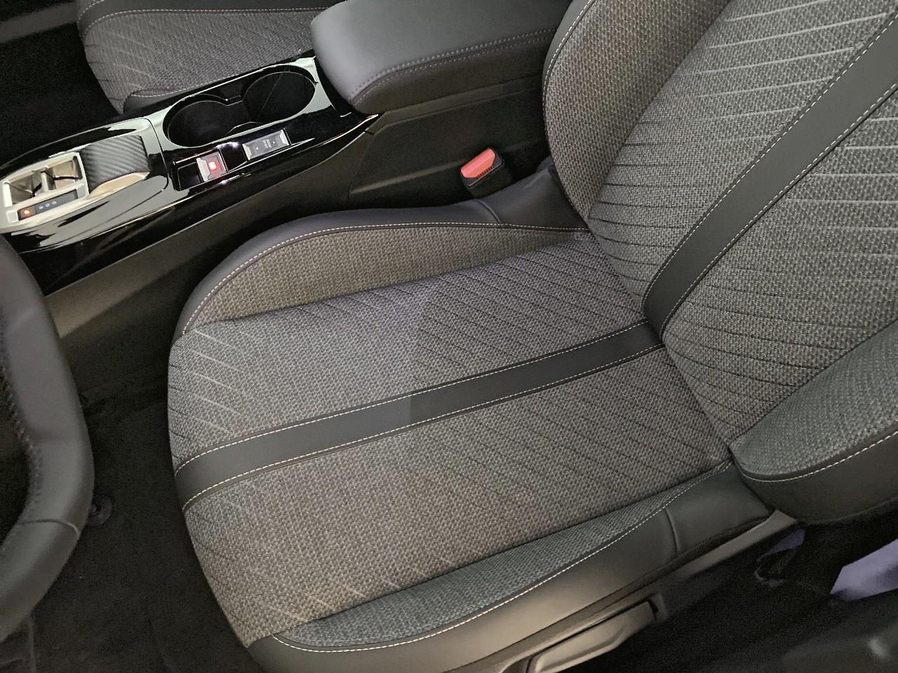 Peugeot 2008 hybrid 145 ch e-dcs6 allure — photo 9