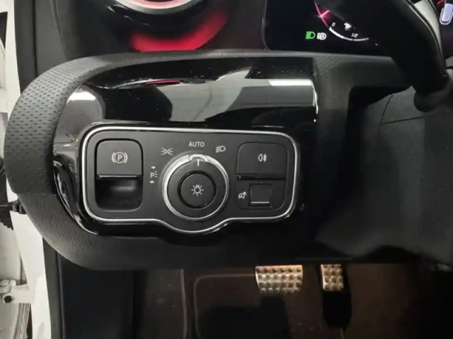 Mercedes Classe A 180 d amg line — photo 18