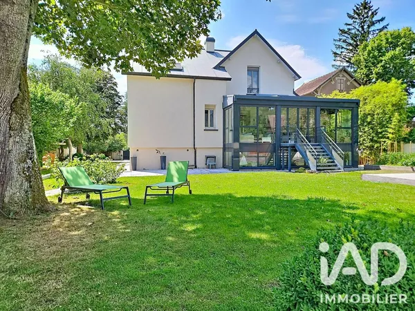 Villa 8 pièces 210 m²