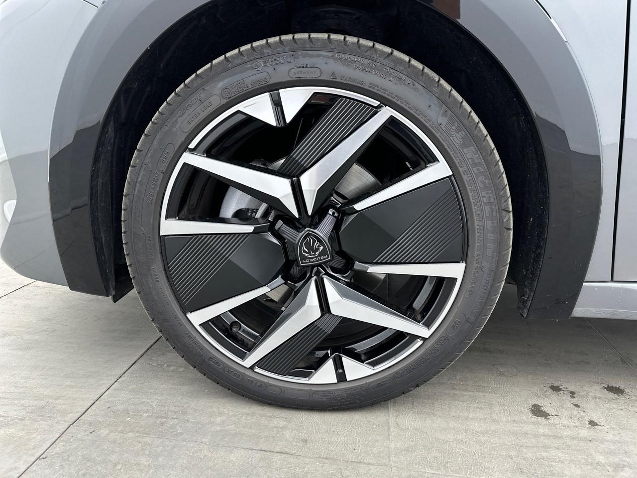 Peugeot 208 hybrid 145 ch e-dcs6 gt — photo 14