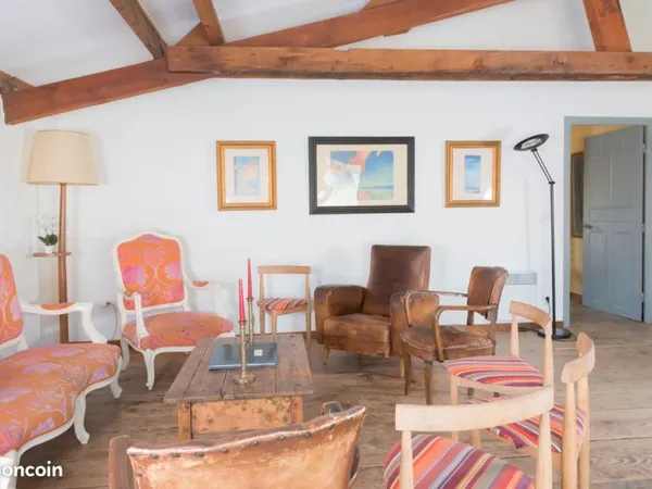Maison de charme avec piscine et dépendances
