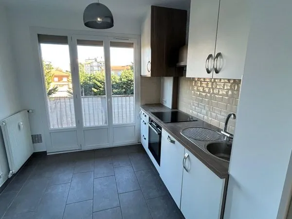 Appartement T3 - 64 m² - 2 chambres - Balcons - Proche gare