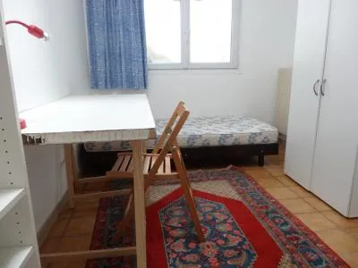 Loue studette dans maison - 14m²