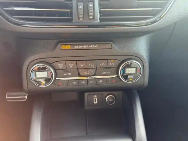 Ford Focus 2.0 150 st-line bva8 — photo 20