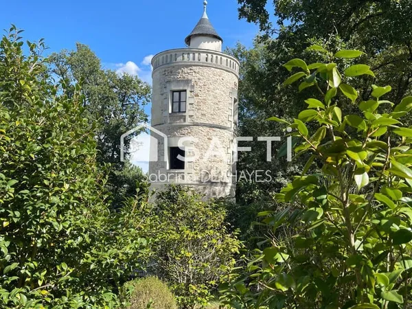 Belle propriété nichée dans un écrin de verdure aux portes de Saumur !