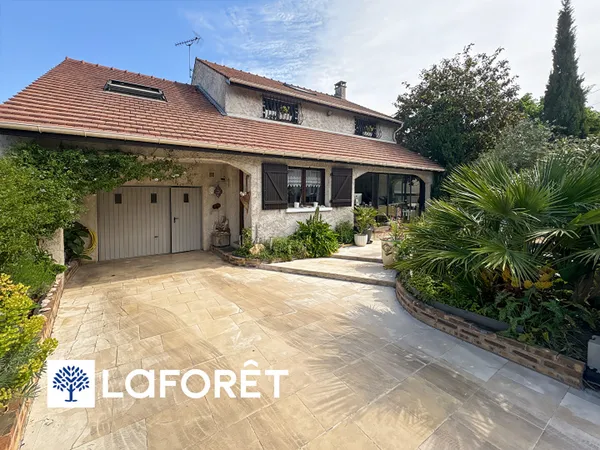 Maison 6 pièces quartier gare avec piscine à vendre à Sainte-Geneviève-des-Bois