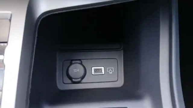 Peugeot 408 hybrid 145 e-dcs6 — photo 107