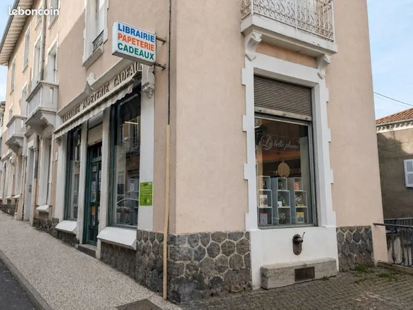 Local à Louer (47m2+23m2) avec un emplacement idéal à Saint-Galmier