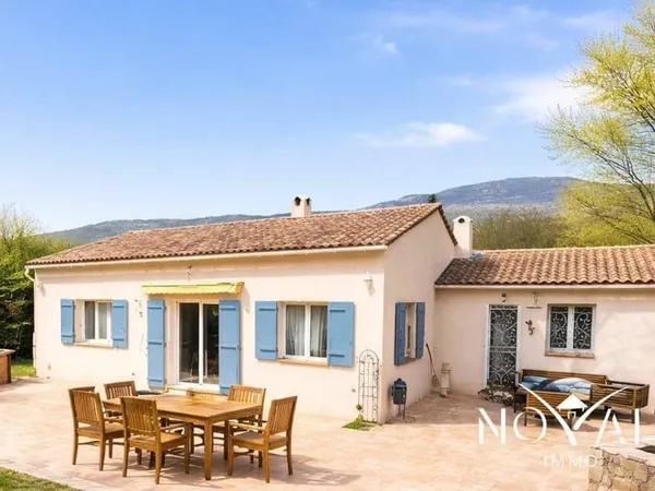 Studio 4 pièces 136 m²