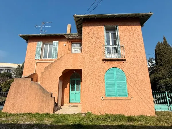 Appartement 1er étage 60 m² — Fréjus, quartier Base Nature — Rénové, jardin arboré, garage