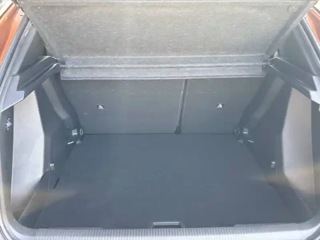 Peugeot 2008 puretech 100 s&amp;s bvm6 — photo 8