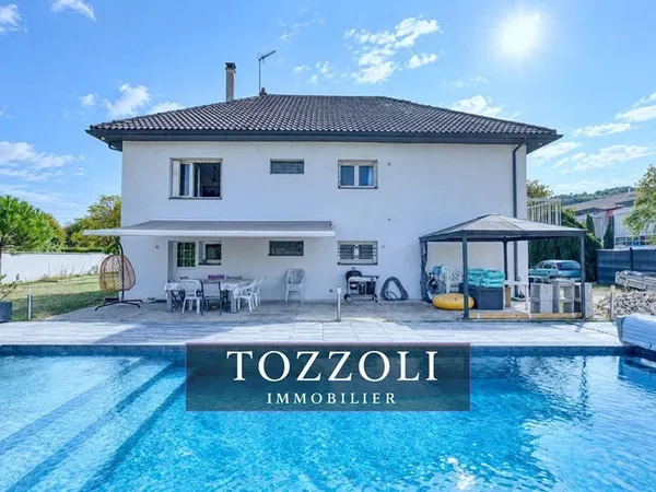 Maison 8 pièces 213 m²