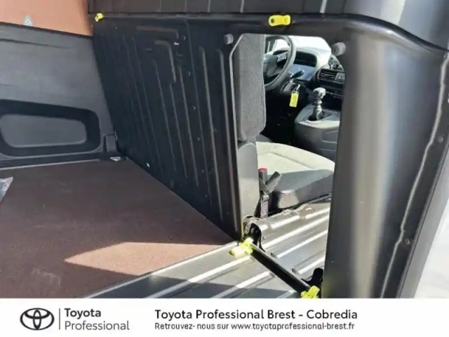 Toyota Proace city medium 100 d-4d start mc24 — photo 12