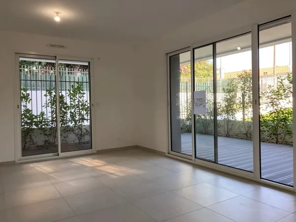 Cannes Petit Juas – 2 pièces neuf avec jardin, terrasse, piscine et garage