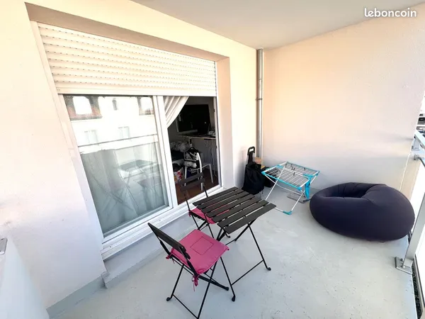 Très beau studio 23m2 avec terrasse 7m2 vendu meublé et loué - Rendement 5,76 % - Construction récen