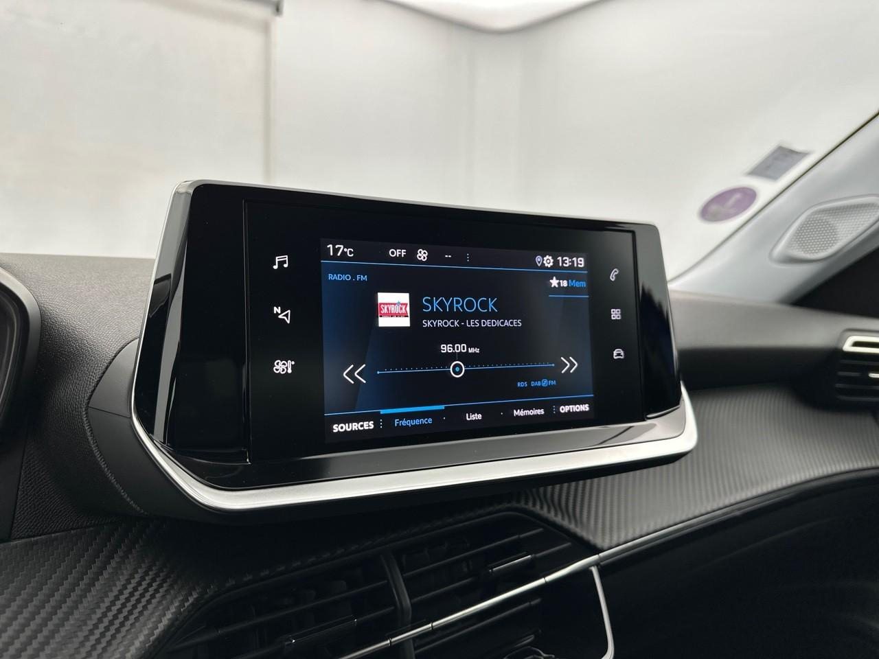 Peugeot 2008 puretech 100 s&s bvm6 style — photo 24