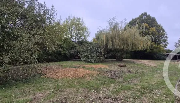 Terrain 689 m²