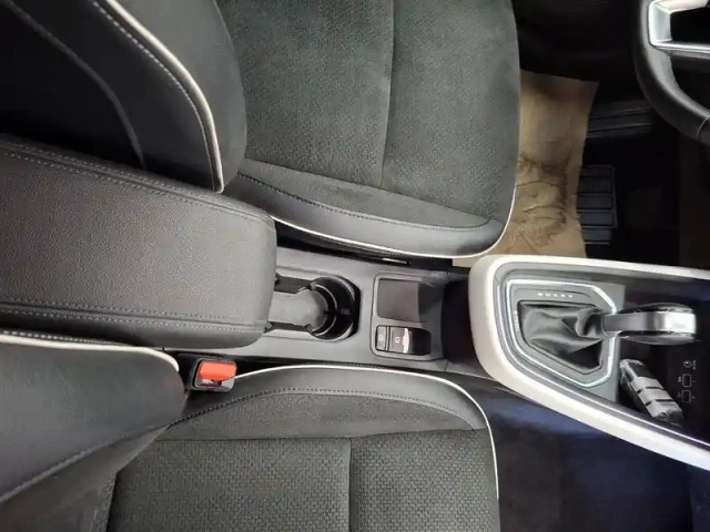 Renault Clio e-tech 140 - 21 — photo 34