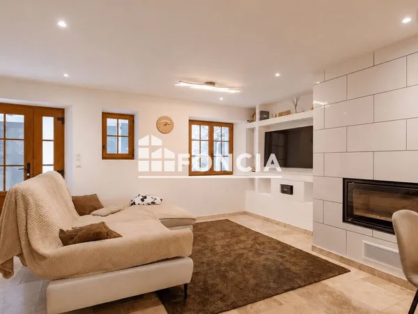 Maison de village t5 entierement renovee - secteur calme proche centre ville - la garde freinet